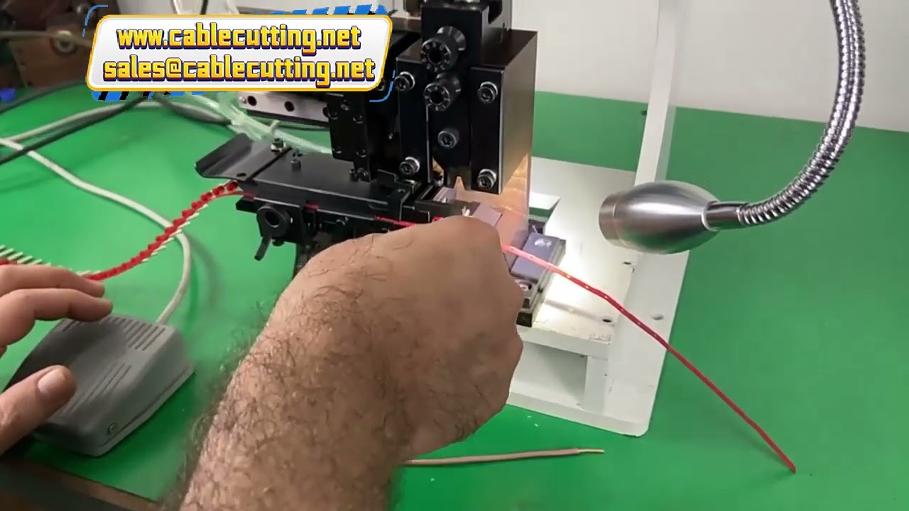 Aplikator Crimping Terminal Isolasi Pneumatik dengan Cetakan Umpan Vertikal OTP untuk Kabel dan Terminal