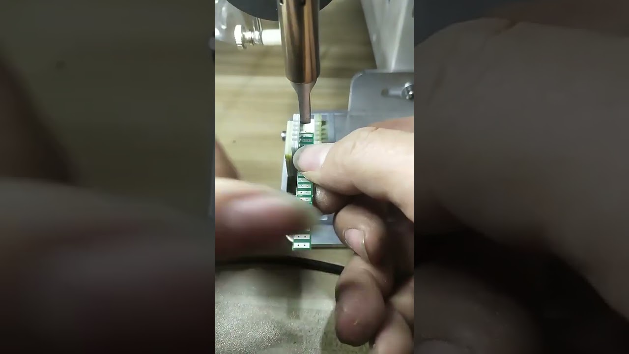 Mesin Solder Kawat Semi-Otomatis untuk Steker Penerbangan, Strip LED & Papan Sirkuit - Presisi Tinggi